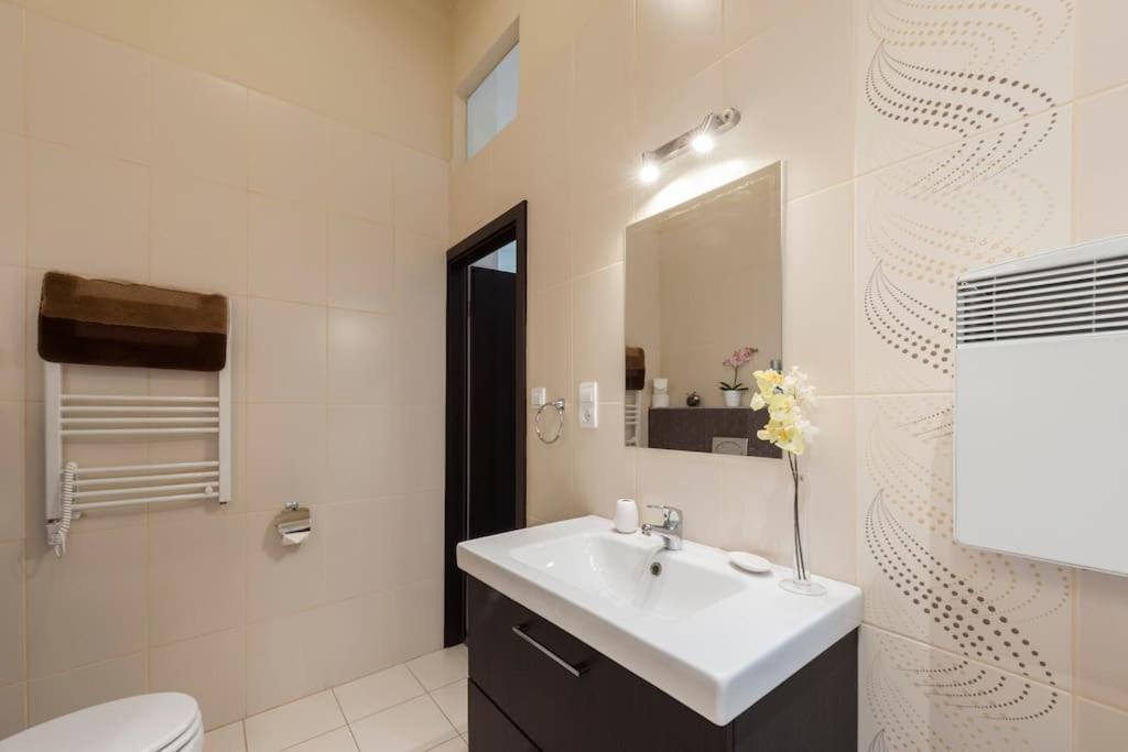 Szent Istvan Ter 4 Next To Basilica A 1 Bedroom Budapest Extérieur photo