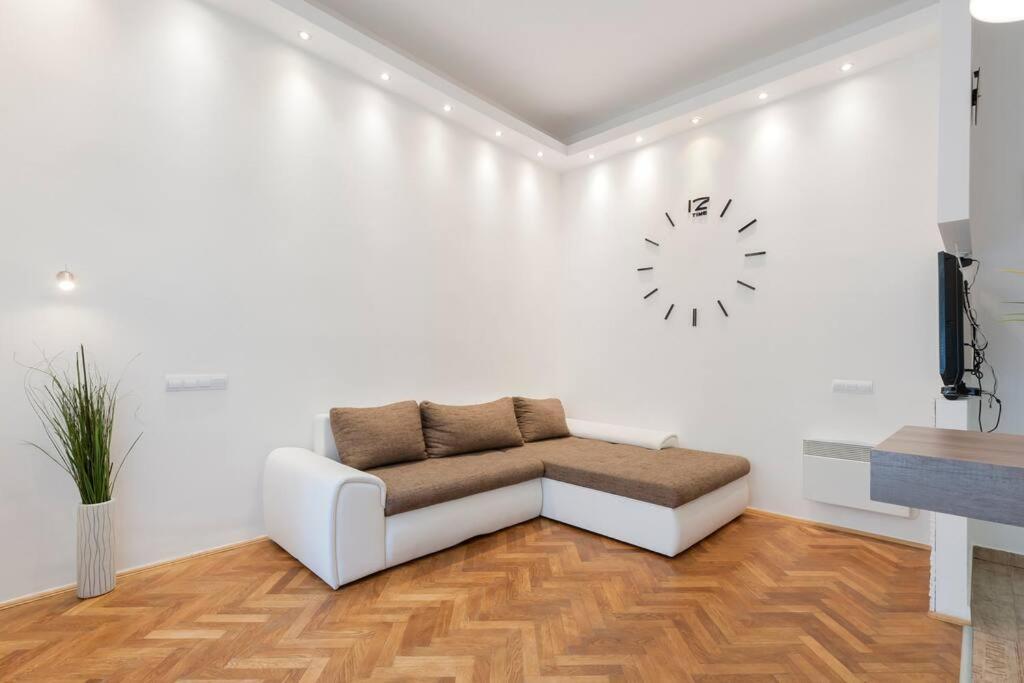 Szent Istvan Ter 4 Next To Basilica A 1 Bedroom Budapest Extérieur photo