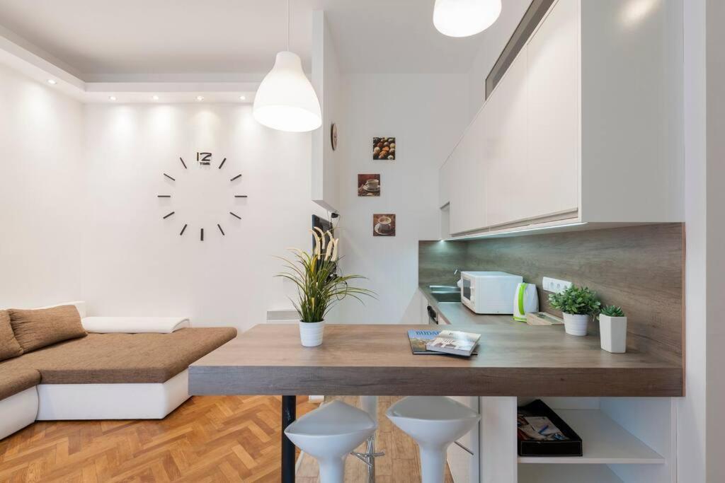 Szent Istvan Ter 4 Next To Basilica A 1 Bedroom Budapest Extérieur photo