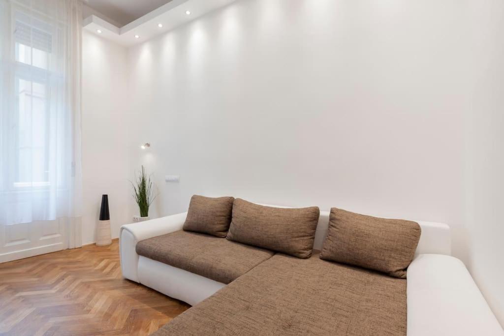 Szent Istvan Ter 4 Next To Basilica A 1 Bedroom Budapest Extérieur photo